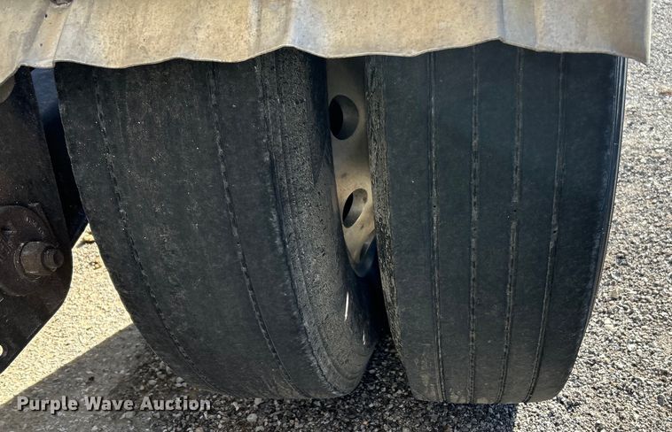 image for item EK4156 1992 J&L Tank 99.0.149 pneumatic dry bulk trailer