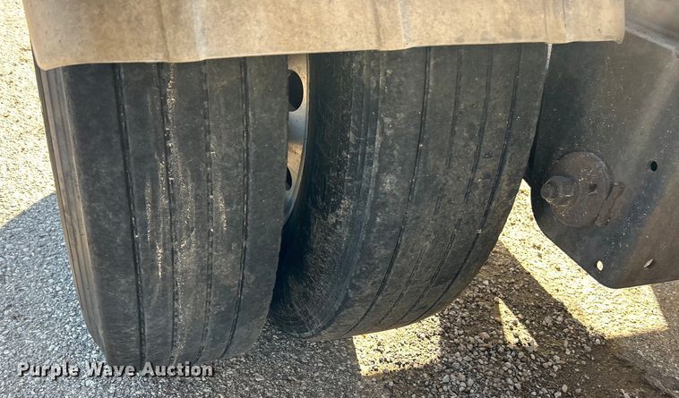 image for item EK4156 1992 J&L Tank 99.0.149 pneumatic dry bulk trailer