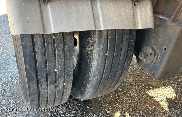 image for item EK4156 1992 J&L Tank 99.0.149 pneumatic dry bulk trailer