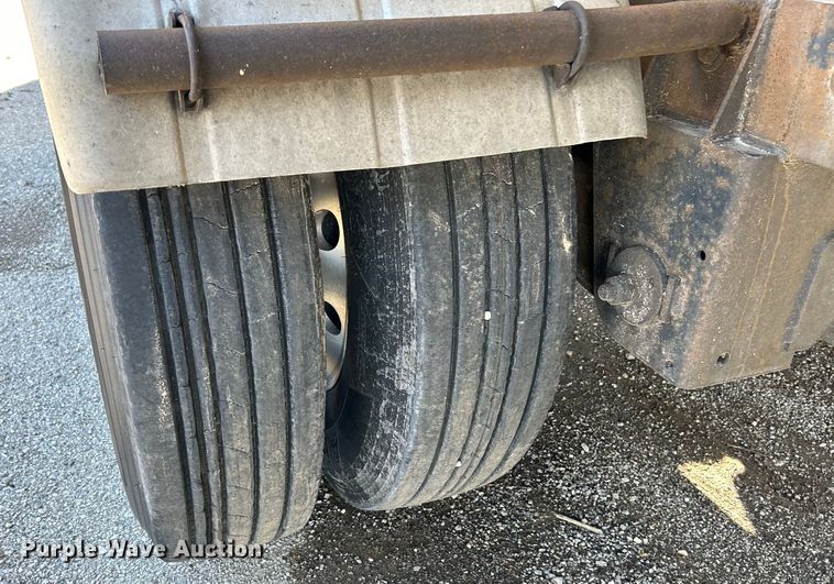 image for item EK4156 1992 J&L Tank 99.0.149 pneumatic dry bulk trailer