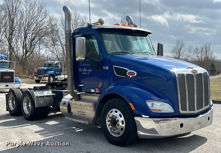 image for item EK4157 2017 Peterbilt 579 semi truck