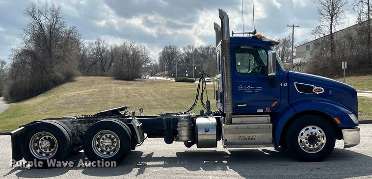 image for item EK4157 2017 Peterbilt 579 semi truck