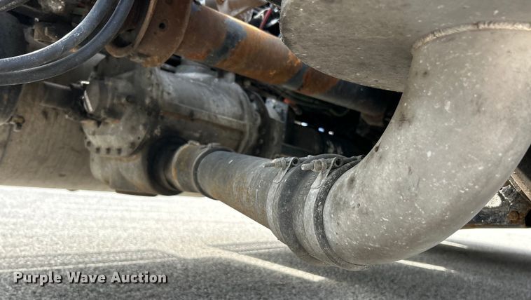 image for item EK4157 2017 Peterbilt 579 semi truck