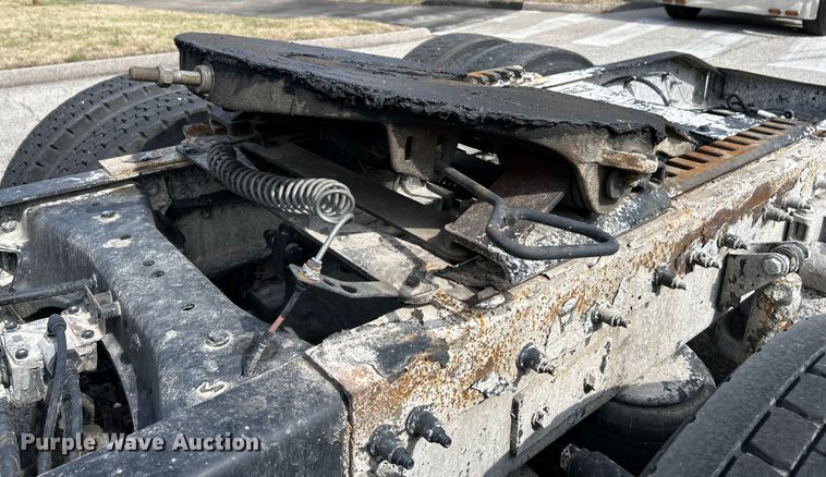 image for item EK4157 2017 Peterbilt 579 semi truck