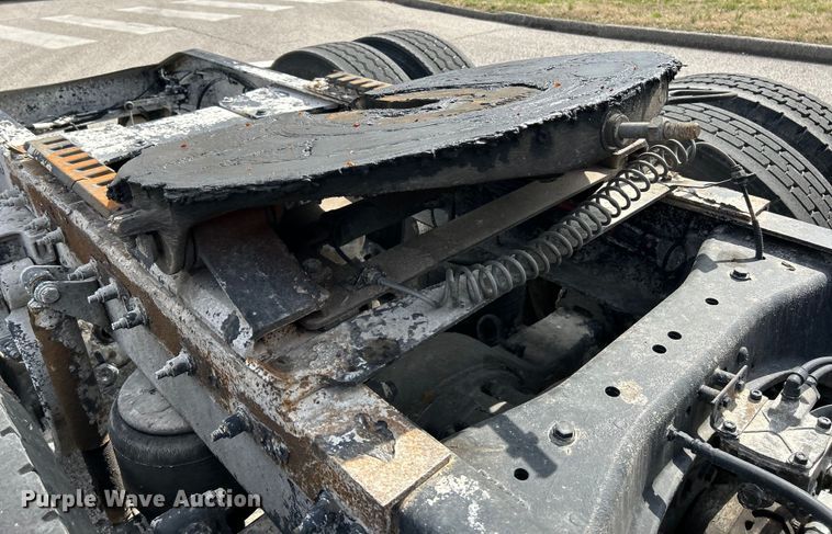 image for item EK4157 2017 Peterbilt 579 semi truck