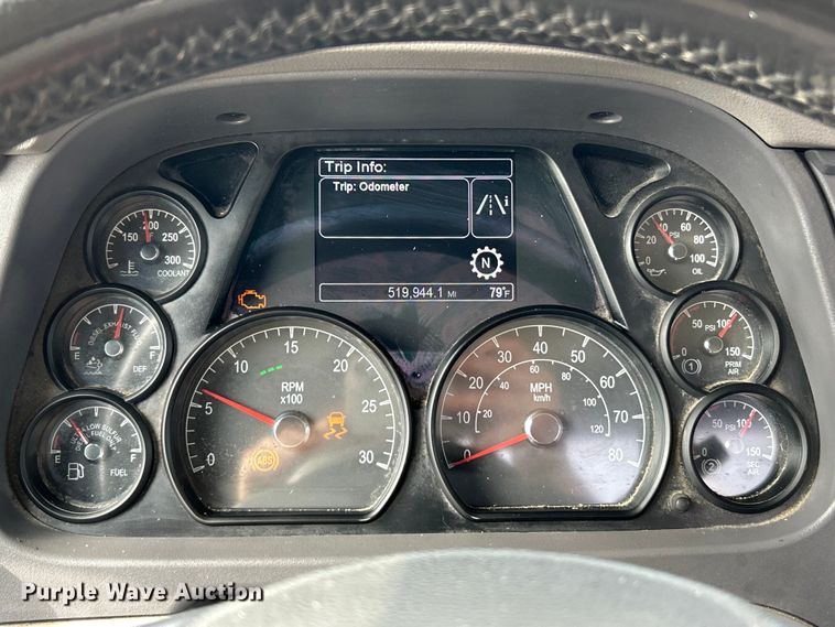 image for item EK4157 2017 Peterbilt 579 semi truck