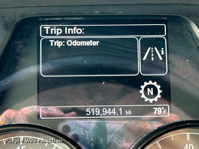 image for item EK4157 2017 Peterbilt 579 semi truck