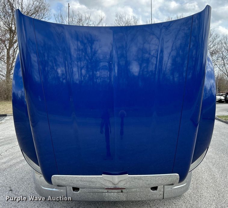 image for item EK4157 2017 Peterbilt 579 semi truck