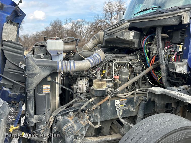 image for item EK4157 2017 Peterbilt 579 semi truck