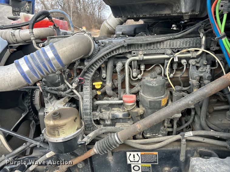 image for item EK4157 2017 Peterbilt 579 semi truck