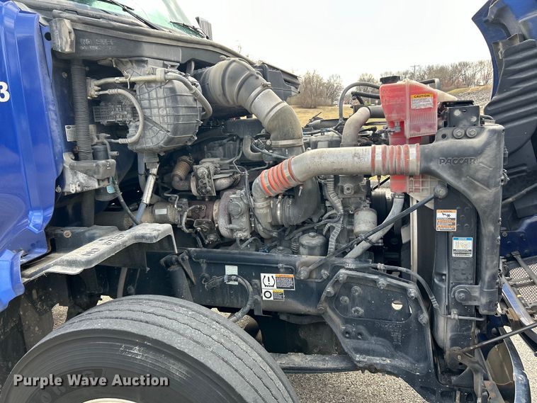 image for item EK4157 2017 Peterbilt 579 semi truck