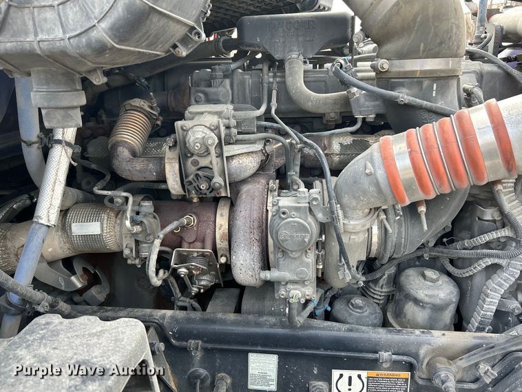 image for item EK4157 2017 Peterbilt 579 semi truck