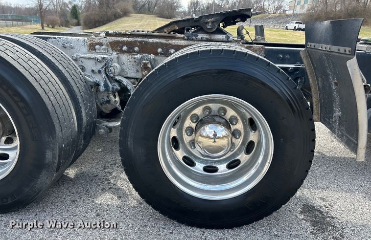 image for item EK4157 2017 Peterbilt 579 semi truck