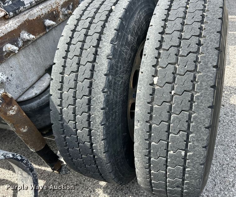 image for item EK4157 2017 Peterbilt 579 semi truck