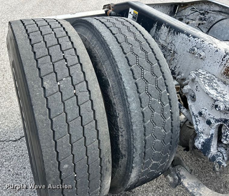 image for item EK4157 2017 Peterbilt 579 semi truck