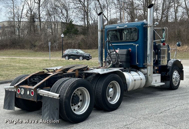 image for item EK4159 2001 Peterbilt 379 semi truck