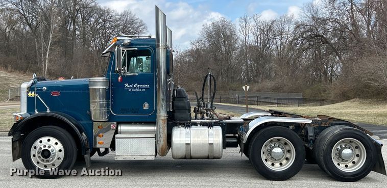 image for item EK4159 2001 Peterbilt 379 semi truck