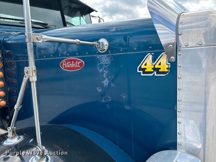 image for item EK4159 2001 Peterbilt 379 semi truck