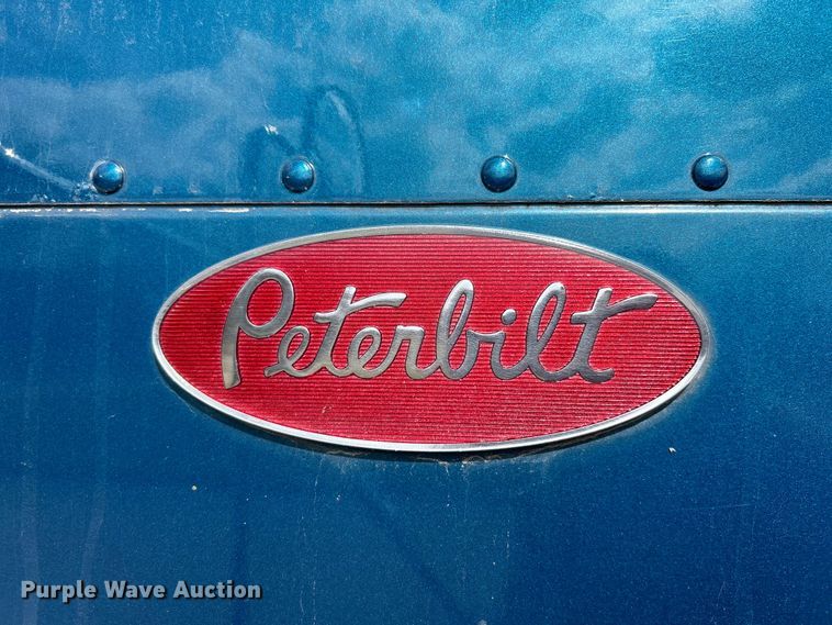 image for item EK4159 2001 Peterbilt 379 semi truck