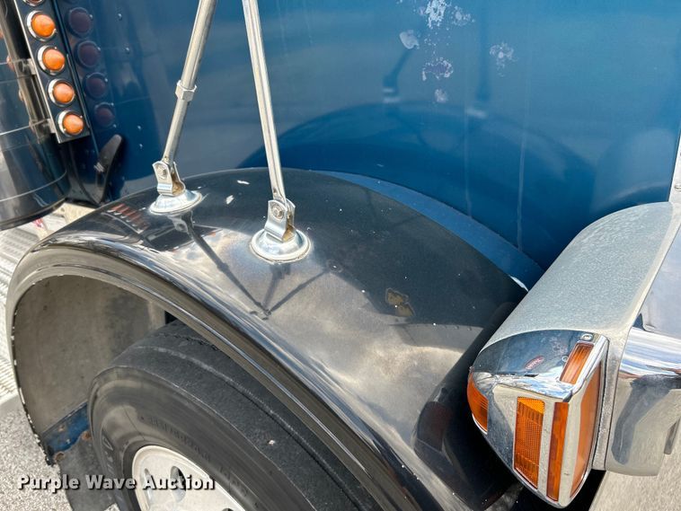 image for item EK4159 2001 Peterbilt 379 semi truck