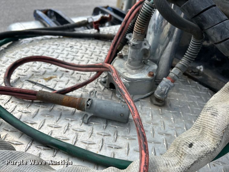 image for item EK4159 2001 Peterbilt 379 semi truck