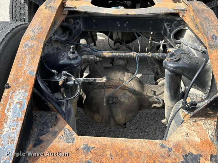 image for item EK4159 2001 Peterbilt 379 semi truck