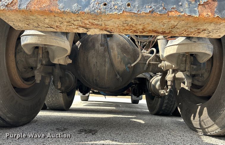 image for item EK4159 2001 Peterbilt 379 semi truck