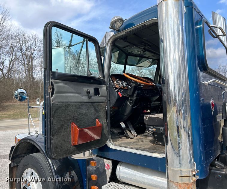 image for item EK4159 2001 Peterbilt 379 semi truck