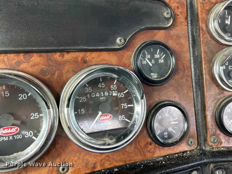 image for item EK4159 2001 Peterbilt 379 semi truck