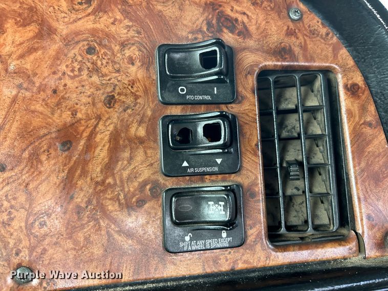 image for item EK4159 2001 Peterbilt 379 semi truck