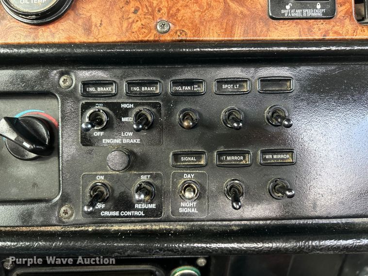 image for item EK4159 2001 Peterbilt 379 semi truck