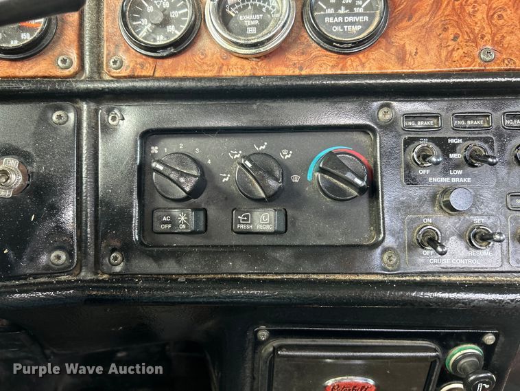 image for item EK4159 2001 Peterbilt 379 semi truck