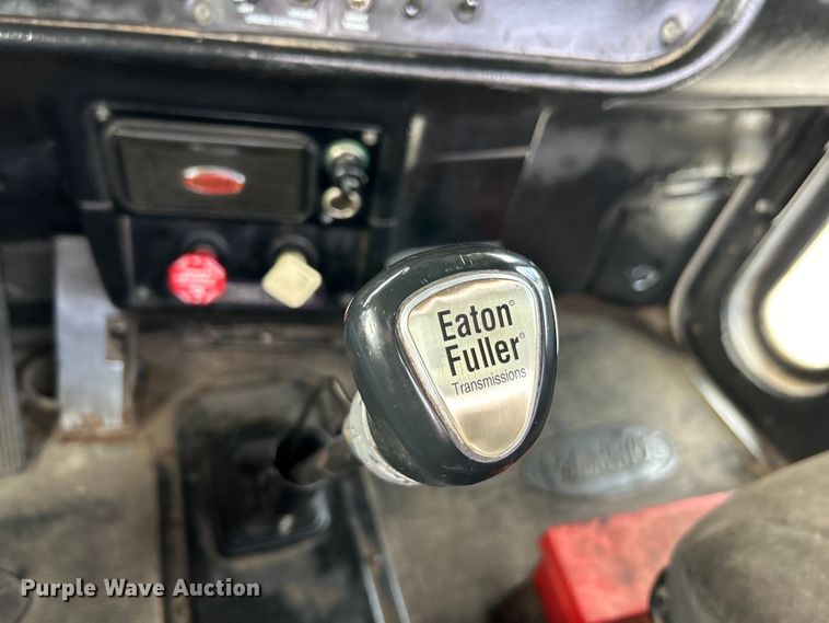 image for item EK4159 2001 Peterbilt 379 semi truck