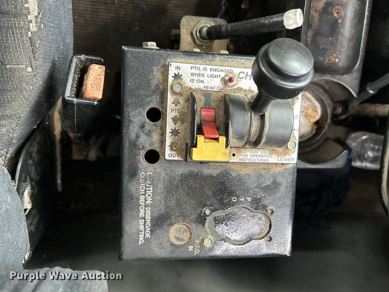 image for item EK4159 2001 Peterbilt 379 semi truck