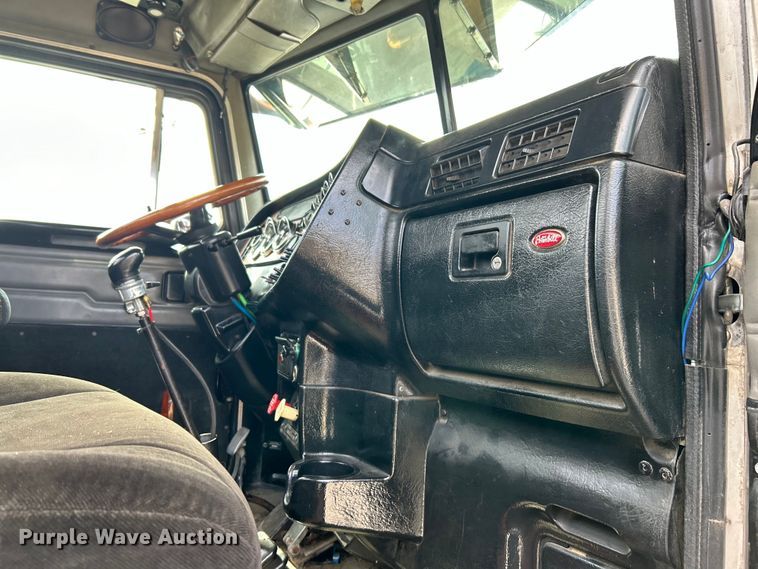 image for item EK4159 2001 Peterbilt 379 semi truck