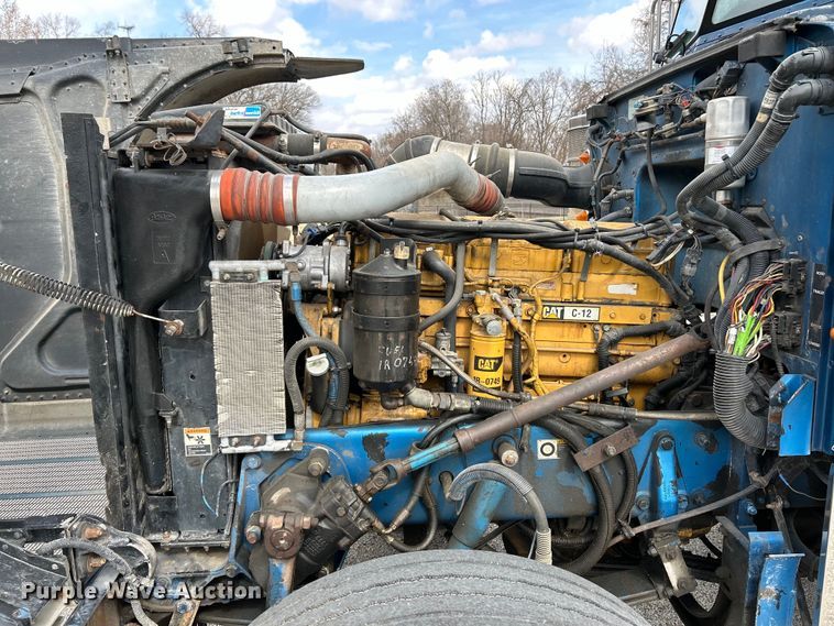 image for item EK4159 2001 Peterbilt 379 semi truck