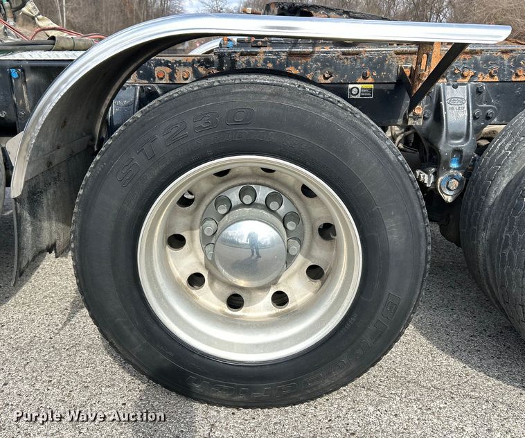 image for item EK4159 2001 Peterbilt 379 semi truck