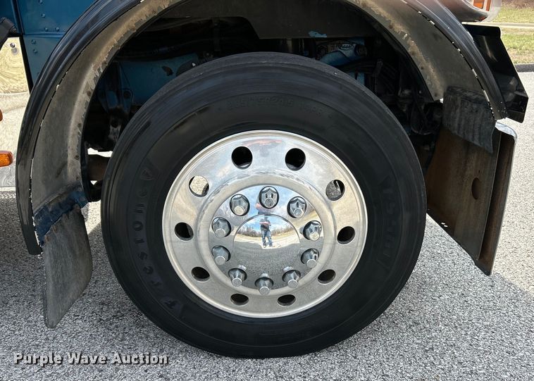 image for item EK4159 2001 Peterbilt 379 semi truck