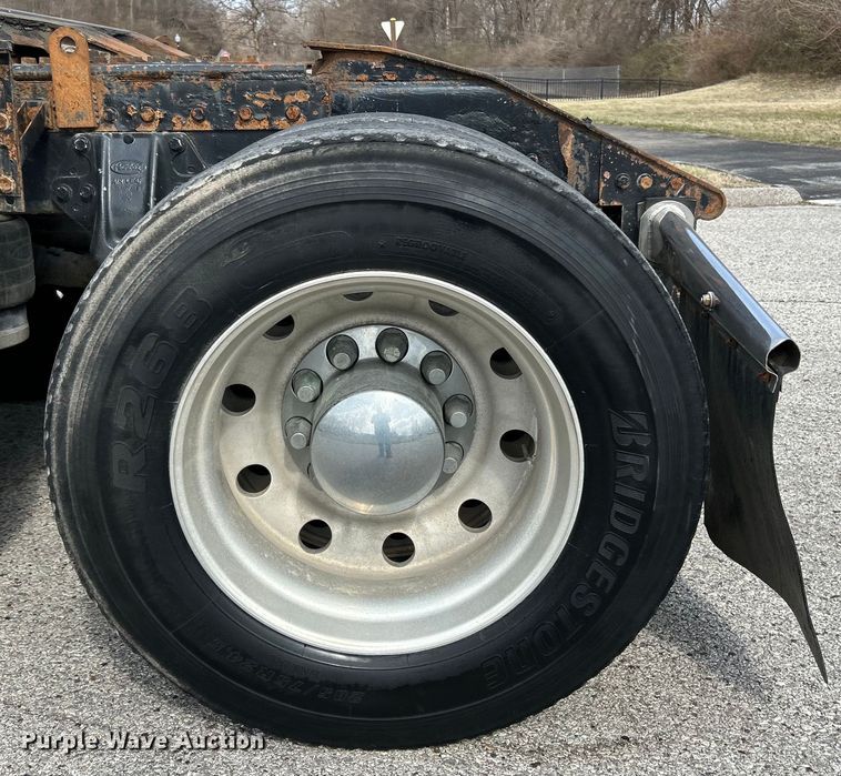 image for item EK4159 2001 Peterbilt 379 semi truck