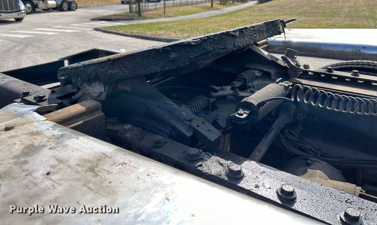 image for item EK4162 2015 Mack CHU613 semi truck