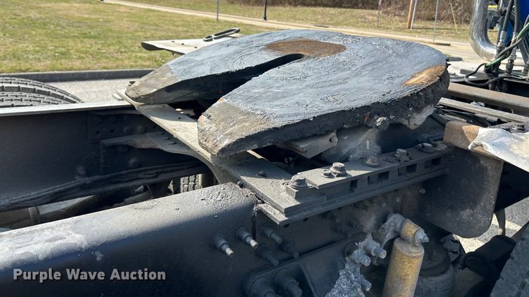 image for item EK4162 2015 Mack CHU613 semi truck