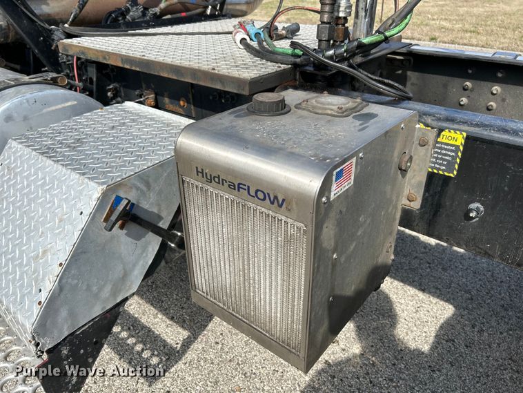 image for item EK4162 2015 Mack CHU613 semi truck