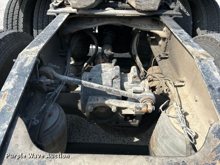 image for item EK4162 2015 Mack CHU613 semi truck