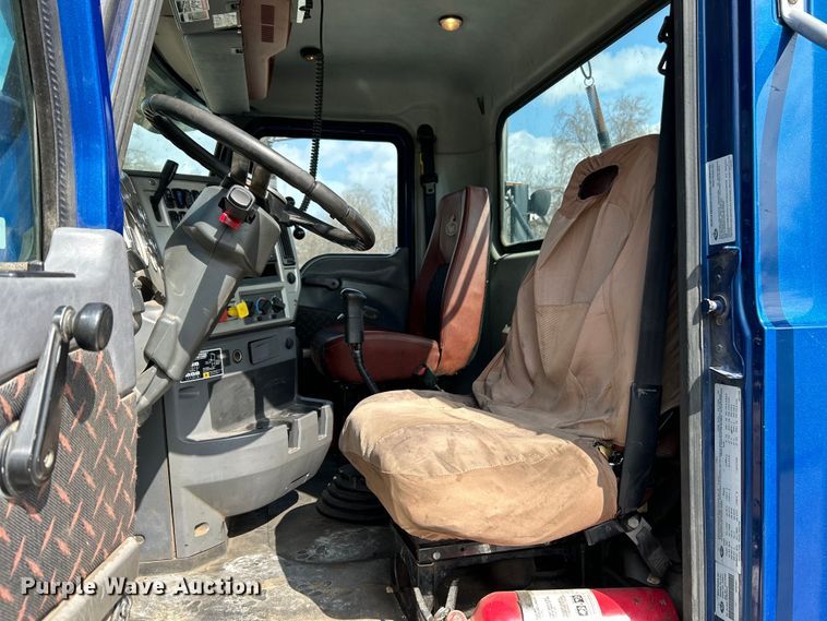 image for item EK4162 2015 Mack CHU613 semi truck