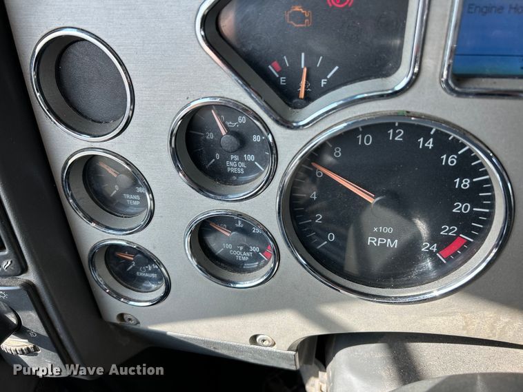 image for item EK4162 2015 Mack CHU613 semi truck