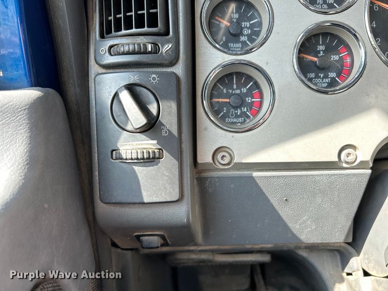 image for item EK4162 2015 Mack CHU613 semi truck