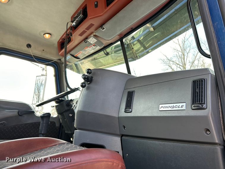 image for item EK4162 2015 Mack CHU613 semi truck