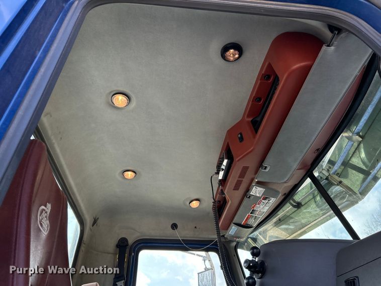 image for item EK4162 2015 Mack CHU613 semi truck