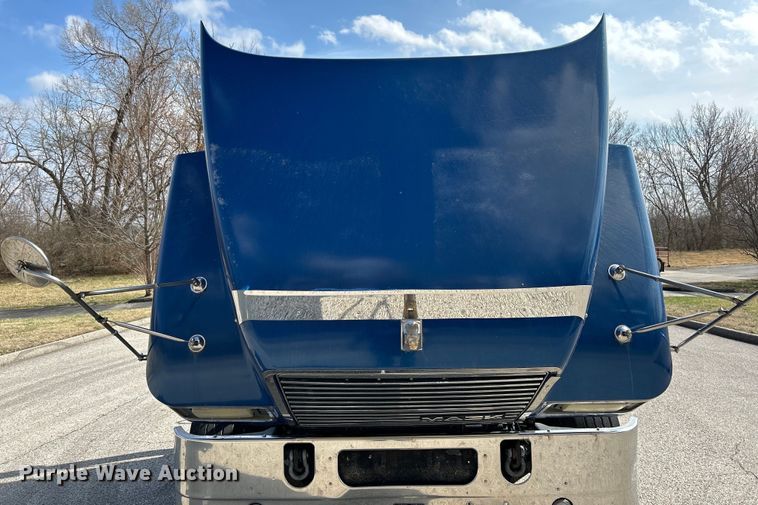 image for item EK4162 2015 Mack CHU613 semi truck