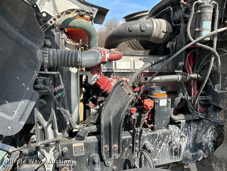 image for item EK4162 2015 Mack CHU613 semi truck